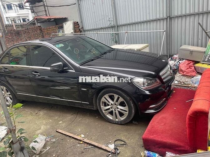 Mercedes Benz C Class 2011 C200 - 900 km