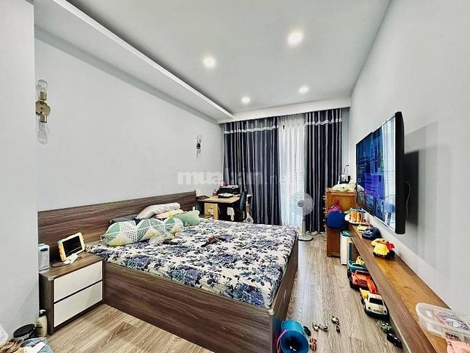 Nhà mới dọn ở ngay đường Nguyễn Tiểu La,Q10. Gần BV Nguyễn Tri Phương