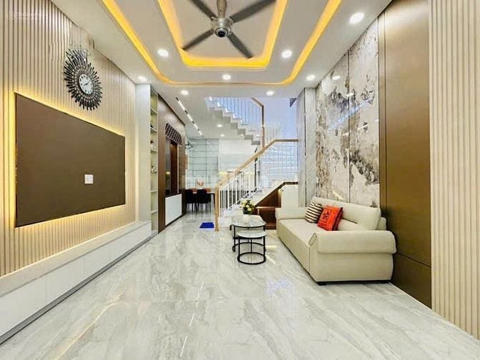 Kẹt vốn bán nhanh nhà Phạm Văn Đồng P3 Gò Vấp 79,5m2 Giá: 2tỷ850tr