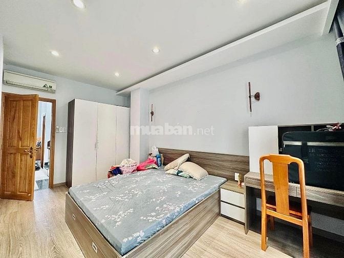 Nhà mới dọn ở ngay đường Nguyễn Tiểu La,Q10. Gần BV Nguyễn Tri Phương