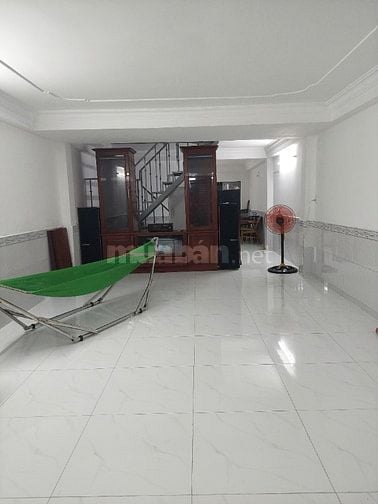 Mình bán nhà. 2 mặt tiền hẻm trước sau 