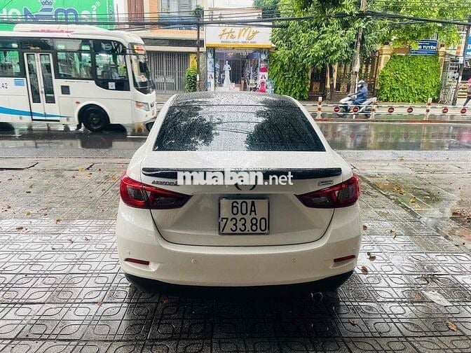 Mazda 2 2019 Premium Sedan - 65000 km