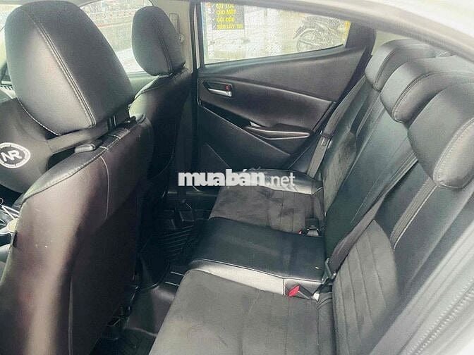 Mazda 2 2019 Premium Sedan - 65000 km