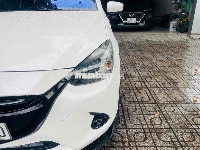 Mazda 2 2019 Premium Sedan - 65000 km