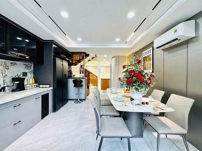 Bán nhà 4,5 tầng full nội thất ôt đậu trong nhà hệ thống Smarthome 