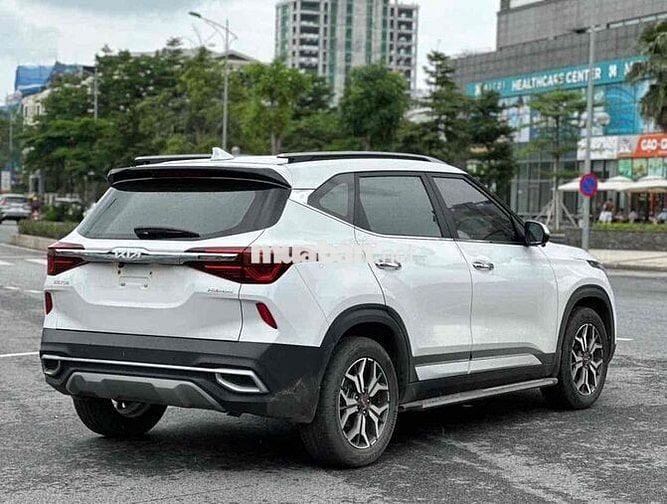 Kia Seltos 2023 1.6 AT Premium - 410000 km