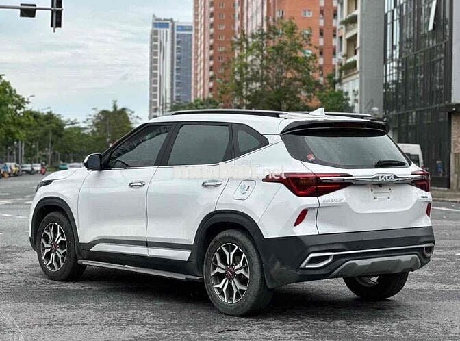 Kia Seltos 2023 1.6 AT Premium - 410000 km