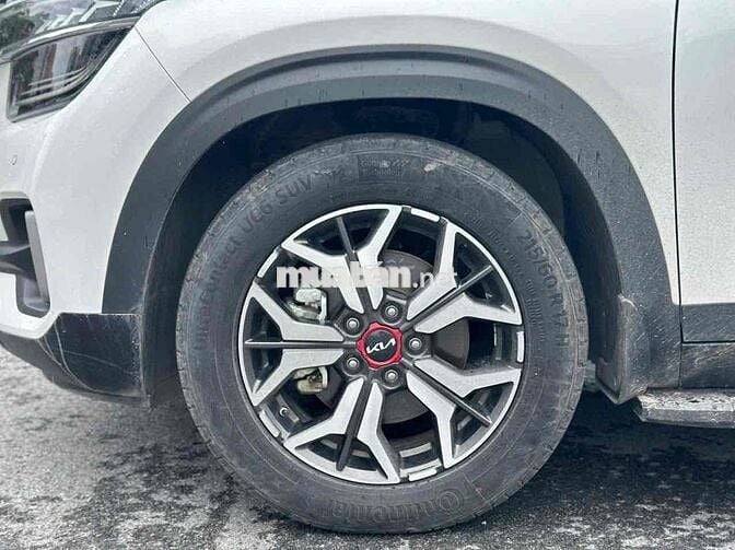Kia Seltos 2023 1.6 AT Premium - 410000 km