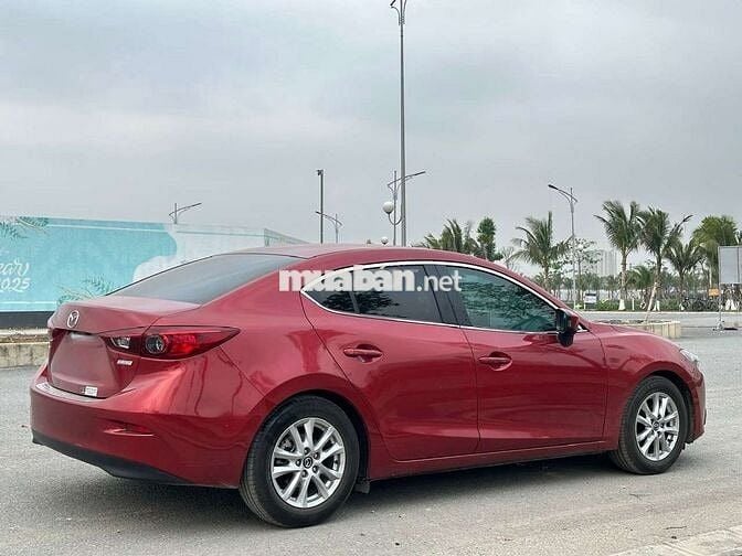 Mazda 3 2017 1.5 AT Sedan - nữ đi