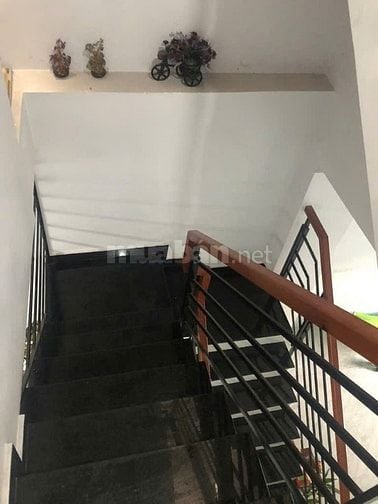 Gần Cầu Tân Thuận, 04 Tầng, DT 4x13m. Giá 5,8 Tỷ.