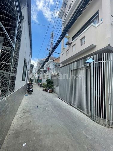 Gần Cầu Tân Thuận, 04 Tầng, DT 4x13m. Giá 5,8 Tỷ.