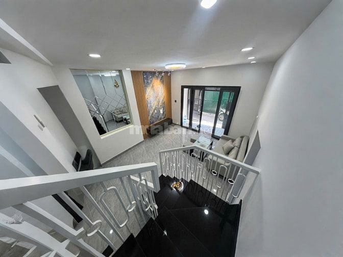 Bán nhà mới Tân Bình, 2 tầng, 4x10m, ngay chợ Tân Trụ, chỉ 95tr/m2