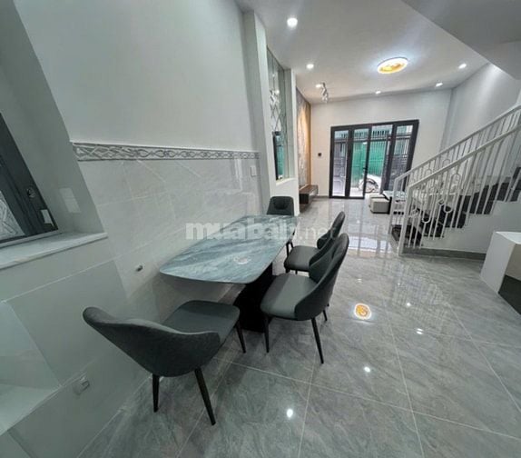 Bán nhà mới Tân Bình, 2 tầng, 4x10m, ngay chợ Tân Trụ, chỉ 95tr/m2