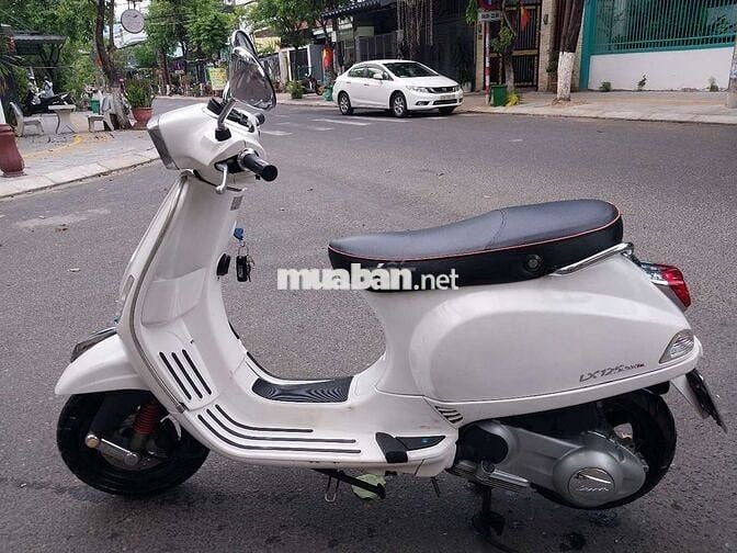 BÁN VESPA TRẮNG LX125 ĐÈN VUÔNG HIẾM BIỂN 43 ĐN