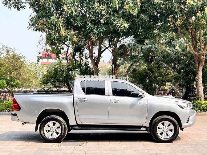 Toyota Hilux 2016 2.5E 4x2 MT - 80000 km