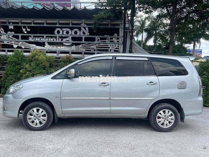 Toyota Innova 2009 G - 200000 km