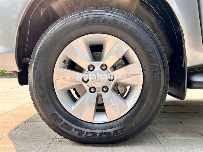 Toyota Hilux 2016 2.5E 4x2 MT - 80000 km