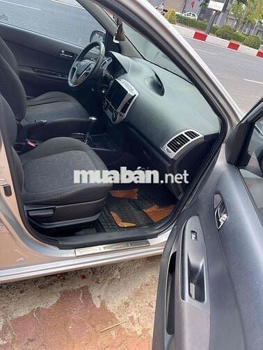 Hyundai i20 2012 1.4 AT - 150000 km