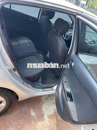 Hyundai i20 2012 1.4 AT - 150000 km