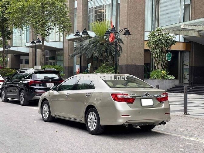 Toyota Camry 2.0E sx 2014 vàng cát siêu đẹp