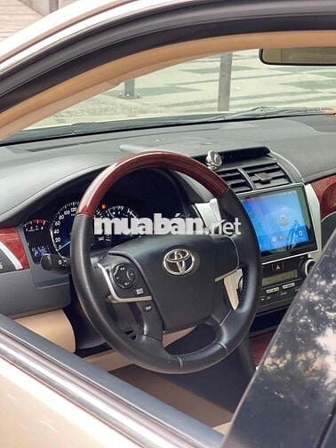Toyota Camry 2.0E sx 2014 vàng cát siêu đẹp