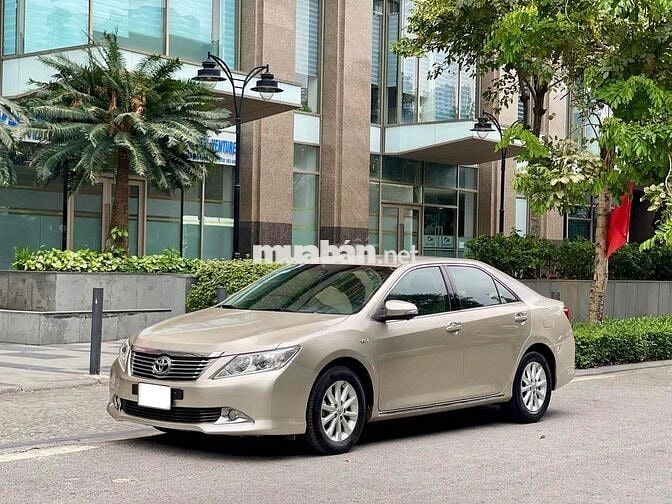 Toyota Camry 2.0E sx 2014 vàng cát siêu đẹp