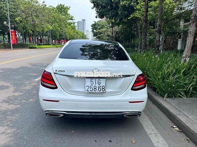 Mercedes Benz E Class 2017 E200 - 30000 km
