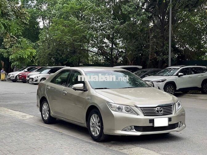Toyota Camry 2.0E sx 2014 vàng cát siêu đẹp
