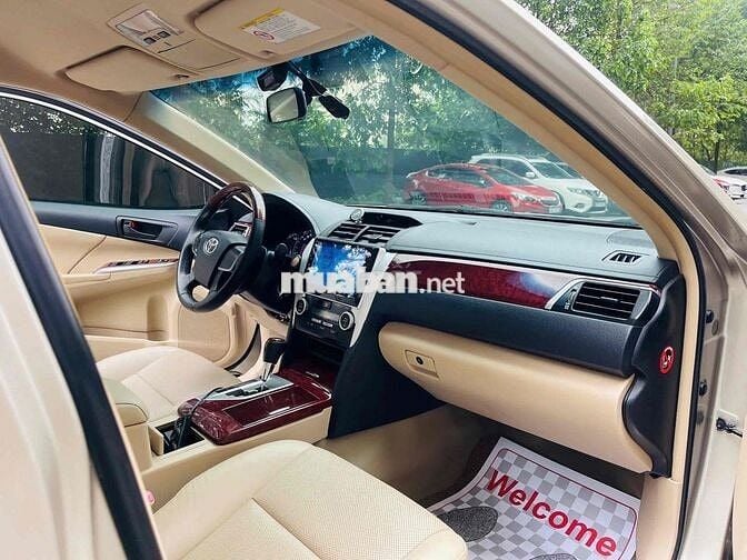 Toyota Camry 2.0E sx 2014 vàng cát siêu đẹp