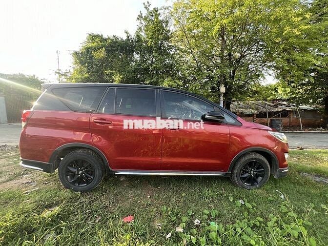 Chính chủ cần bán gấp xe innova đời 2018