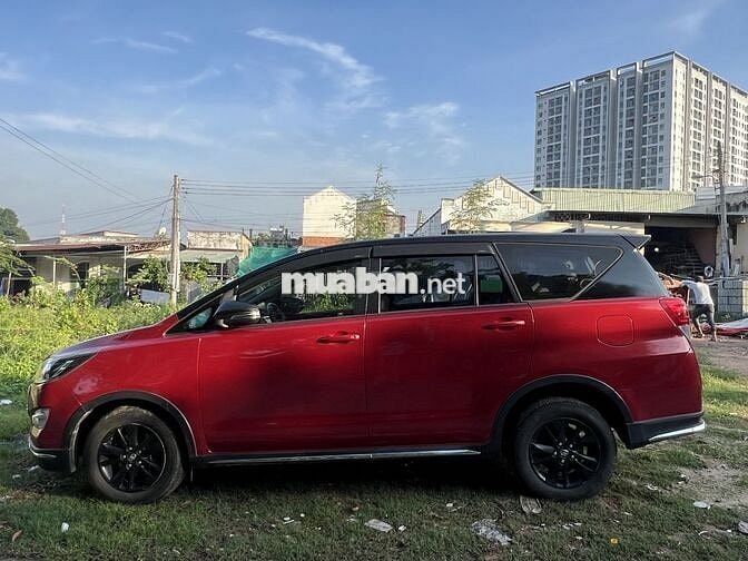 Chính chủ cần bán gấp xe innova đời 2018