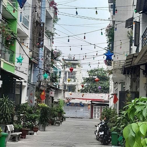 NHÀ BÁN NGAY NGÃ TƯ GA - ĐƯỜNG RỘNG 7M KHU AN NINH TỐT - DÂN TRÍ CAO