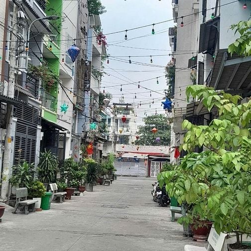 NHÀ BÁN NGAY NGÃ TƯ GA - ĐƯỜNG RỘNG 7M KHU AN NINH TỐT - DÂN TRÍ CAO