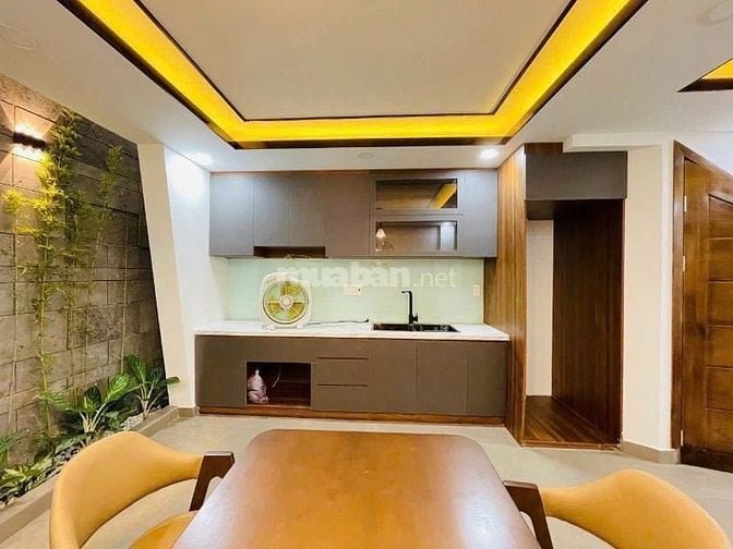 Nhà không quy hoạch đường Tân Vĩnh, Quận 4. Gần quãng trường Khánh Hội