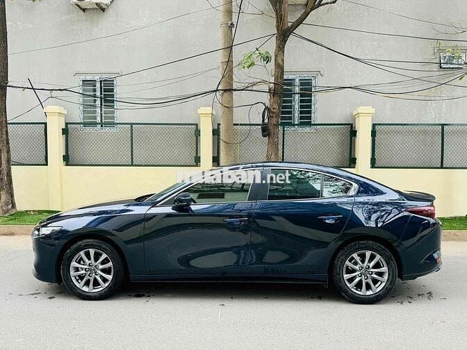 Mazda 3 2023 1.5L Luxury - 7000 km