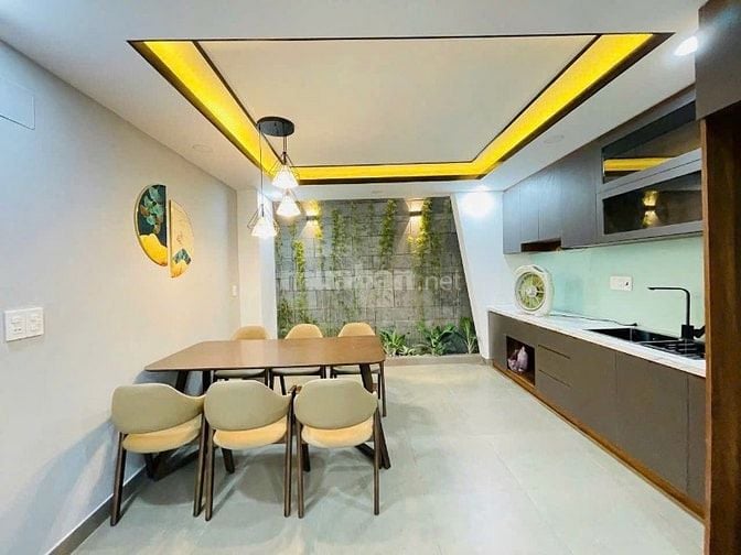Nhà không quy hoạch đường Tân Vĩnh, Quận 4. Gần quãng trường Khánh Hội