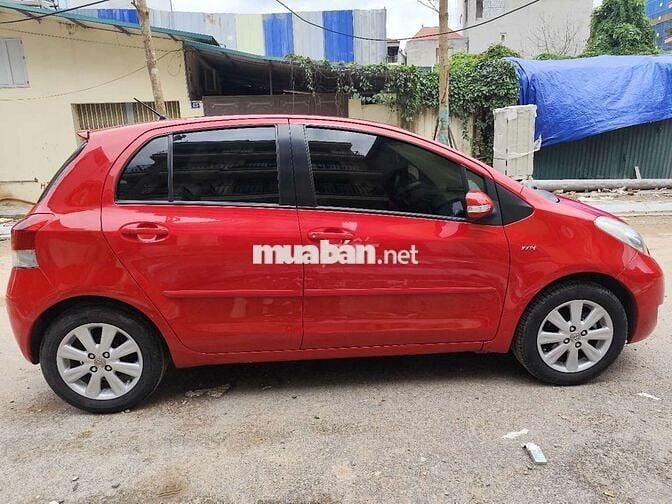 Toyota Yaris 2012 1.5 AT - 100000 km