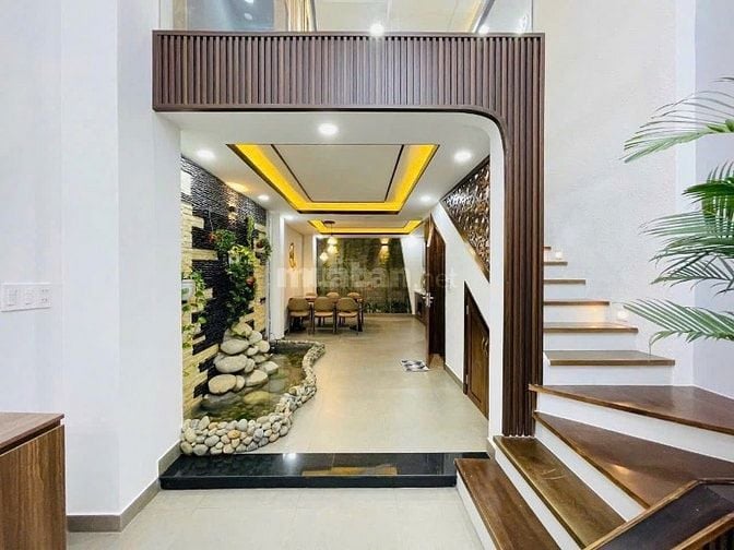 Nhà không quy hoạch đường Tân Vĩnh, Quận 4. Gần quãng trường Khánh Hội