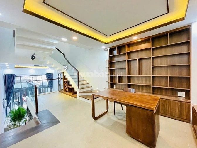 Nhà không quy hoạch đường Tân Vĩnh, Quận 4. Gần quãng trường Khánh Hội
