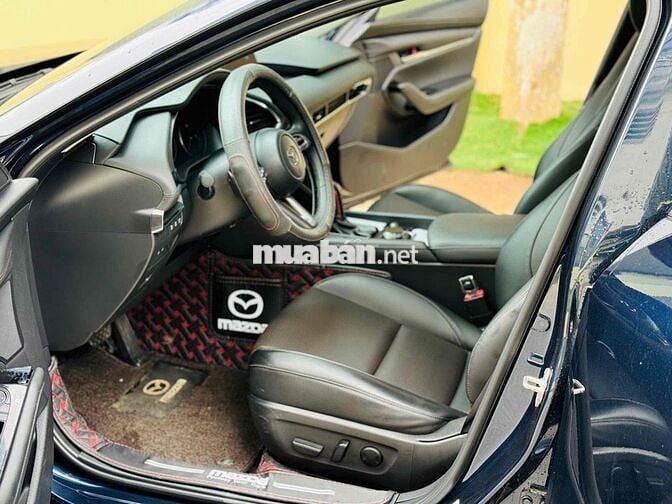 Mazda 3 2023 1.5L Luxury - 7000 km