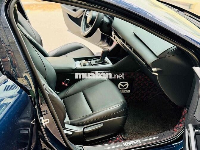 Mazda 3 2023 1.5L Luxury - 7000 km
