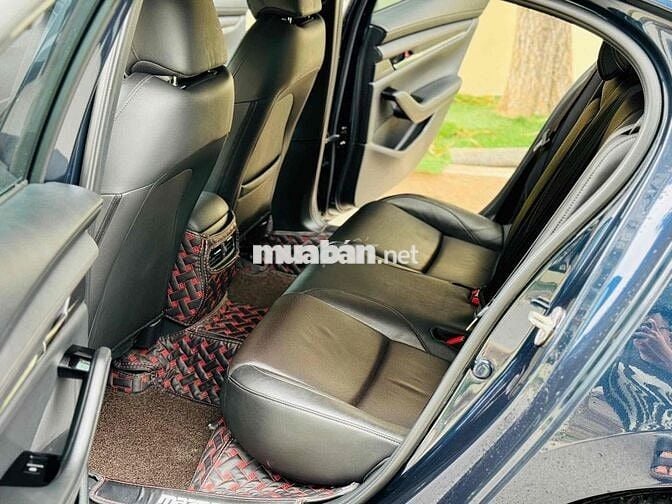 Mazda 3 2023 1.5L Luxury - 7000 km