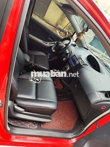 Toyota Yaris 2012 1.5 AT - 100000 km