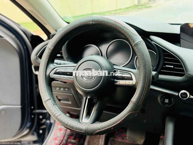 Mazda 3 2023 1.5L Luxury - 7000 km