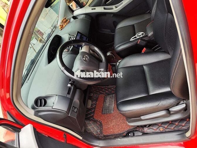 Toyota Yaris 2012 1.5 AT - 100000 km