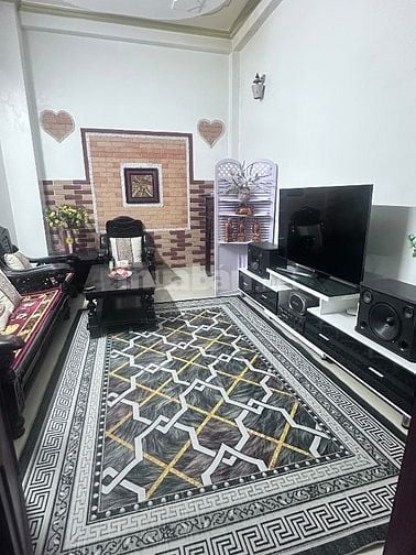 Chuyển về quê ở, chính chủ cần bán nhà mặt phố Nam Dư