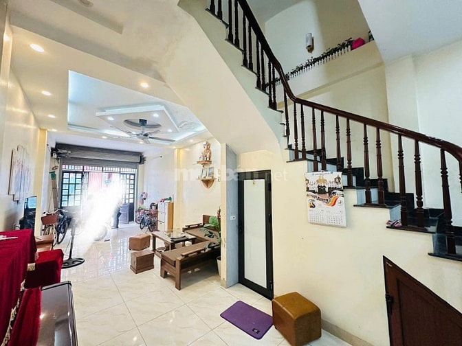 Nhà dân xây 60m² x 4T Đại Mỗ, Ô tô 7 chỗ đỗ cửa, sổ đẹp, cạnh vincom 