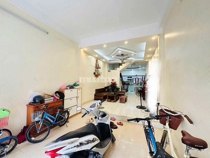 Nhà dân xây 60m² x 4T Đại Mỗ, Ô tô 7 chỗ đỗ cửa, sổ đẹp, cạnh vincom 