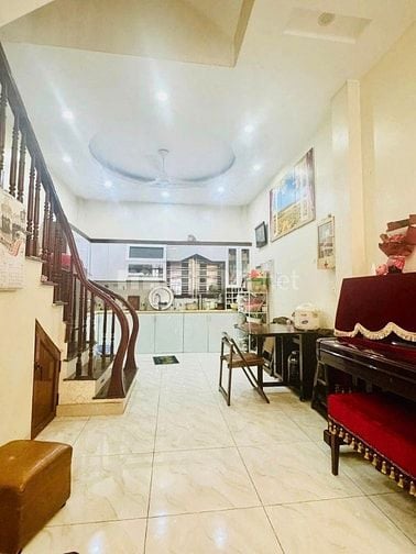 Nhà dân xây 60m² x 4T Đại Mỗ, Ô tô 7 chỗ đỗ cửa, sổ đẹp, cạnh vincom 