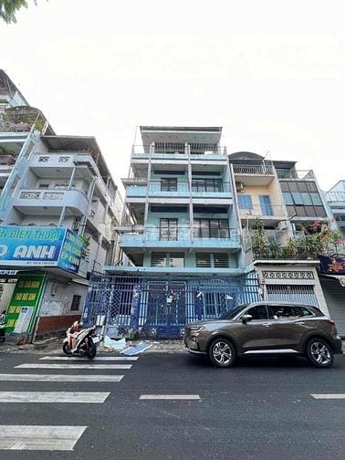 Cho thuê nhà góc 2 mặt tiền Nguyễn Tiêu La, Quận 10, 400m2 sàn.